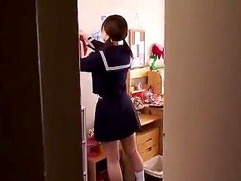 （食べ頃に成長したな&hellip;）義理の娘を視姦するキチガイ義父！エロ制服JKの着替えに発情しデカチン即ハメで強姦凌辱レイプ＜覗き