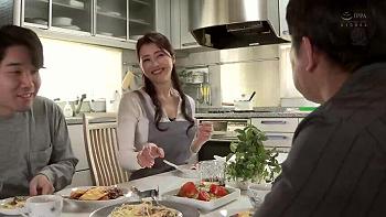 友人の母の柔肌に触れてしまう…マッサージから始まる禁断の欲望セッション 友人の母の柔肌に触れてしまう…マッサージから始まる禁断の欲望セッション