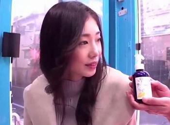 【人妻ナンパ&times;MM号】美容に良いと騙されおま○こマッサージされた主婦&hellip;気持ちよすぎて淫らな姿に！