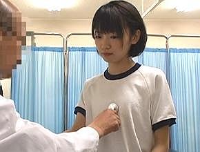 身体測定でニセ医者が女子校生にエッチな検査をしまくっていたが、抵抗されなかったのでチンポまでぶちこんじゃった！