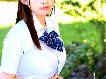 ＜水原みその！＞「バスト101cm？デケーーゾｗ！」制服がパツパツJカップ制服女子！爆乳美少女が痴女行為たまんね～ぞ！！