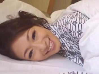 【アラサー巨乳お姉さん❤小早川怜子】既婚男性と不倫してる美女が温泉旅行おねだり…一夜明け寝起きからSEXねだり肉棒貪り…