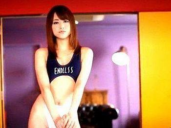 ＜ハイレグ！＞ルックス１００点だろ！下品なガニ股がたまんね～ぞ！！ジュポフェラしてっぞ(アダルト動画)