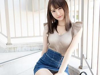 スレンダー美尻女優【白石あこ】の素人さん宅訪問！可愛い見た目だけど性欲が強い彼女が積極的に接近する！