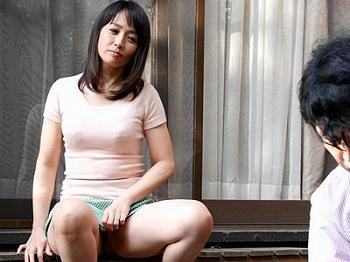 『見るのはいいけど…ダメ…』ミニスカノーパン誘惑してくる隣人奥さん⁉年下男をエロエロに弄ぶ淫乱ビッチな痴女美魔女奥様‼