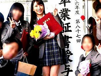 <流出映像!>「はいチーズ…♡!」卒業直後に同級生とガチsex!可愛いのにエッロイ美少女お姉ちゃんたまんね~ぞ!!