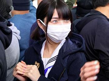 【JKレイプ】混雑する電車で痴漢師のターゲットにされたウブ童顔なロリ女子校生…羞恥イキで敏感に潮吹きする鬼畜中出しレイプ