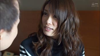 【人妻ナンパ】「イクぅーっ」清楚に見える美人妻が他人棒に淫らに喘ぎ大きく口を開いて顔射ザーメンを舐め取り満足顔