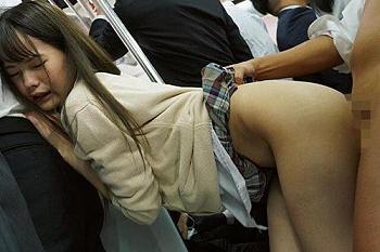 通勤電車で出会う制服少女を狙った痴漢レ&times;プの醍醐味！閉鎖空間で桃尻揉みしだき、ぴちぴちおまんこを犯す背徳の連続ベスト！