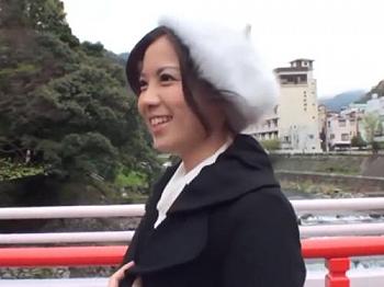 元CAで結婚して専業主婦してる可愛らしい美人奥様❤旦那が海外出張中に不倫温泉旅へ行き混浴風呂で美肌裸体露にて他人棒ハメ！