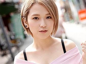美乳で華奢な可愛い女の子たち、逆ナンで男を誘い、ドスケベなSEXを要求！複数プレイでエッチな世界を満喫する瞬間は最高にエ