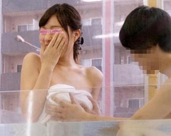 【MM号】混浴風呂で肌をすり合わせるうちに欲情してしまった友人男女が自然にセックスを始める！