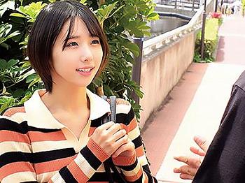 【ナンパ×パイパン】初々しい美少女が挑戦した3人交差！無毛の秘所を容赦なく突かれ深い中出しで絶頂の渦に飲み込まれた瞬間が