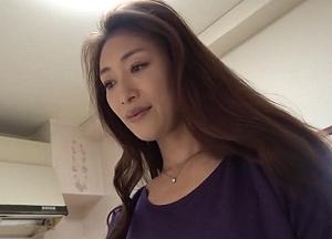 【人妻小早川怜子】入念に咥え込んだペニスを頬張り義理息子の精子を味わう奥様
