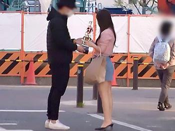 【素人ナンパ】ハメ撮り動画流出で彼氏と別れたスレンダーな女学生を新宿でゲット！最強のエロ尻を堪能しながら激ピス立ちバック