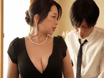 【嫁の母】お盆休みで妻と二人で姑が住む田舎に帰省…豊満ぽっちゃり巨乳な義母おばさんに欲情抑えられずNTR近親相姦エッチ