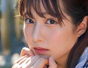 【芸能人の裏の顔】 アイドル級の美女が実はドスケベ！ 笑顔でチンポをジュボフェラ♡ 衝撃のデビューセックス！