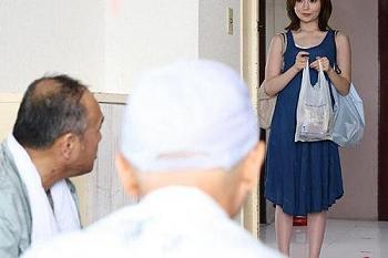 悶々とした美人妻が複数の男たちに犯される♡力づくで襲われ悶絶絶頂の連続に心奪われる禁断の欲望！