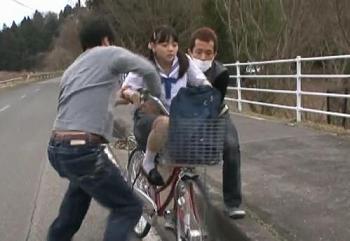 学校帰りの田舎の芋少女たちをハイエースで拉致！膣内射精直前に「妊娠したくなかったら友達を呼べ！」と脅す鬼畜強姦事件！