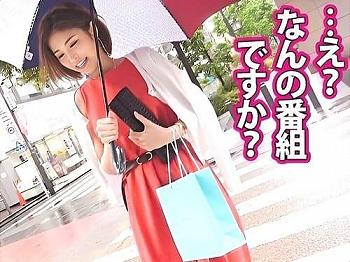 【素人妻ナンパ】旦那とはセックスレスで欲求不満な34歳結婚9年目奥様。マンコ弄り、フェラ、手コキ、勃起男根挿入ガン突き。