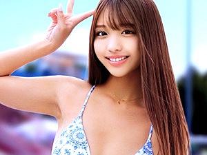 【素人ナンパ】「ちょっと待って//」長身ロングヘアの素人女子！水着ギャルがチンコ擦り付けから挿入されてしまう！