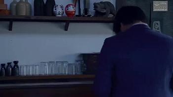 【加藤ツバキ】山中で襲われた妻が群れの中で乱れる屈辱レイプ