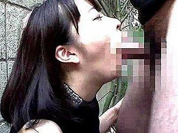 ＜三十路！＞ジュポ…！！淫乱すぎるスレンダー美乳おっぱい奥さん人妻！夫に内緒で野外でおしゃぶりしちゃうゾ！！！