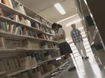 「図書館で痴漢に遭遇した女子校生の恐怖な一日」