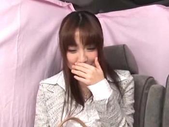 アンケートと称して昼休み中のスレンダー美人OLナンパして車連れ込み❤謝礼で釣り下着拝見中に玩具で悪戯したら発情して…