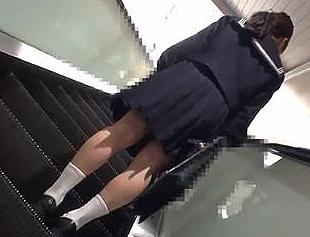【JKレイプ】激かわなロリ少女を発見、気弱女子の後ろにピッタリ一緒に電車に乗って抵抗できず好き放題犯しちゃう《レイプ》