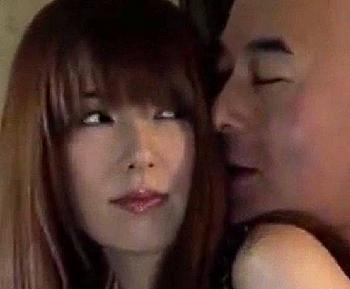 【ヘンリー塚本作品】「奥さん、こんな場所に一人で来るなんて&hellip;」エロ映画館で男を漁る淫乱人妻。