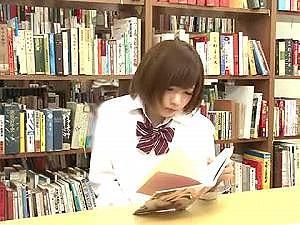 【山本美和子・神波多一花】図書館でかわいい女の子がオナニーしているところを見られ、レズレイプされ…！