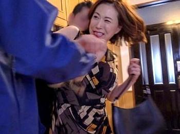 【人妻レイプ】主人である組長に勝手に奴隷業者に売り飛ばされたヤクザの極妻！自由の無い状況に追い込まれてドMマゾに開花！