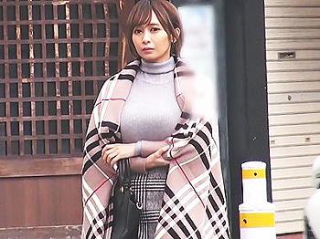 〖盗撮×潮吹き〗大胆な肢体を持つ素人が三者間で挑む快楽の極致に達する瞬間が挑発的！ｗｗｗ