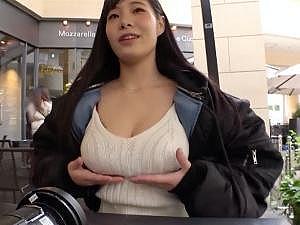 【素人JD】「揺れすぎて痛かったり…」これはマジもんの美巨乳！！至高のパイズリを味わいつつ大興奮の本番へと突き進む！！