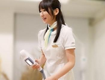 脱毛サロンで始まる情事！巨乳で美人な施術師の「しおり 27 歳人妻」施術中の勃起チンポを鎮め、続きはホテルで！