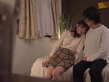 ＜寝取られ×NTR＞あどけない美大生の挑発的な誘惑に抗えず我を忘れて寝取ってしまった店長の衝動！