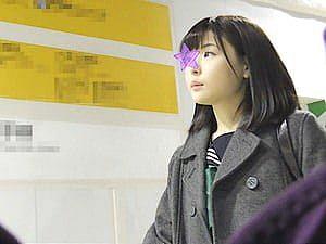 電車痴漢師がJCにローター挿入して珍棒擦り付けて握らせる【なごみ 逆さ撮り ヤバイやつ ロリ 女子中学生】