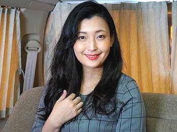 【人妻ナンパ】黒髪清楚美人な三十路美魔女人妻GET‼他人棒で浮気するエロ不倫セックスで生ハメ無許可中出しの精子膣内射精！