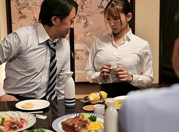 エロ巨乳な新人美少女OLが上司にセクハラ強姦レイプされる…相部屋仕組まれて逃げられないまま夜這いレイプされ絶頂！！