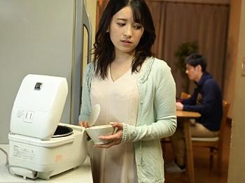 【人妻レイプ】父親の再婚で出来た美熟女義母の着替えとオナニーを覗いて&hellip;興奮する連れ子に凌辱強姦の中出しレイプでNTR堕ち