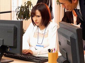 『彼氏、飛ばすぞ&hellip;』大嫌いなセクハラ上司の鬼畜な脅迫&hellip;問答無用の中出しレイプに服従するエロ巨乳OL＜フェラ抜き&times;口内射精