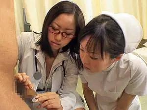 【センズリ鑑賞】美人巨乳女医と看護師が患者にセンズリさせ、フェラ、手コキ責め強制射精。