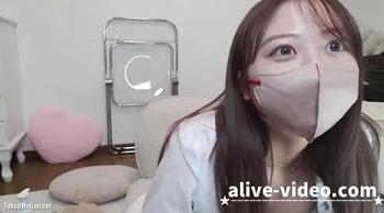 美乳美女がディルドを濃厚フェラしおっぱいを揉んじゃうエロ配信[エロライブチャット]