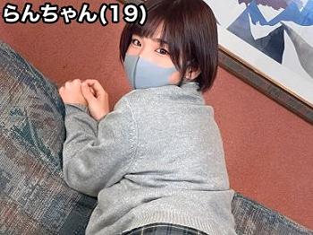 【制服コス美少女の危険なバイト】『お金が欲しいの…』10代美少女がガチャの為に中出し円光を許しちゃう！華奢な体をオジサン