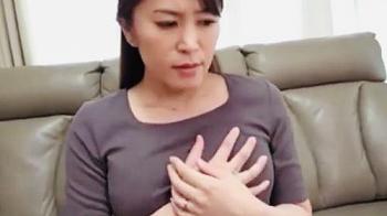 【広瀬結香】あんなことするなんて…甥っ子とのエッチを思い出しオナニーするおばさんの潮吹くオマンコ