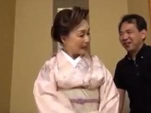 70歳のおばさんでも性欲旺盛で男を求める！歳を取っても着物美人の七十路熟女とイチャイチャ密着セックスして中出し