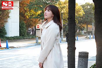 《 三上悠亜 》彼女は食事やプレゼントお小遣いを貰い彼らの言うことを聞く秘密の倶楽部で芸能界の闇に触れる