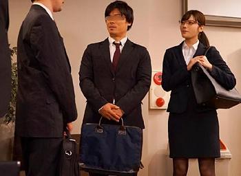 ［OL］いきり立つ肉棒をツッコまれて乳を揺らしながら顔を赤らめて妖艶に果てる美女