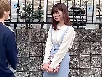 ＜素人ナンパ＞脳がトロける野外濃厚ベロチューのエロ企画！唾液まみれキスの発情した色白美少女JDに無許可中出し＜乳首責め＞